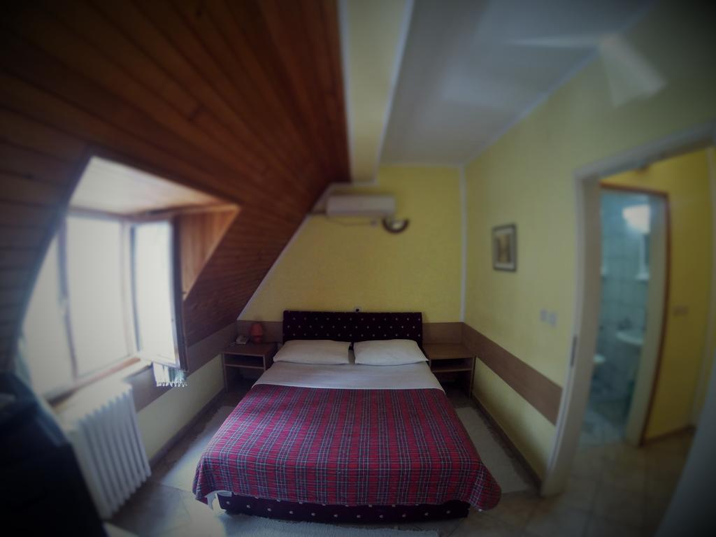 B&B Villa Evandjelina Sremska Kamenica Exterior photo